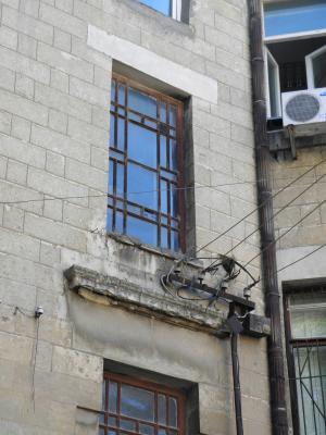 Прикрепленное изображение: 1037 Горького, 5 Старые водостоки и окна.JPG